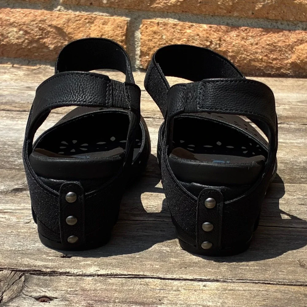 Axxiom Fantasy World Black Wedge Sandals Eyelit Laser Cut Cutout Mary Jane 7.5